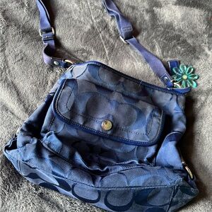 2000s navy blue coach crossbody purse with flower charm